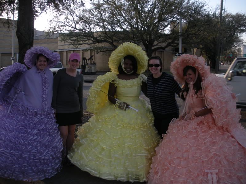 With the Azalea Trail ladies prior to the run...