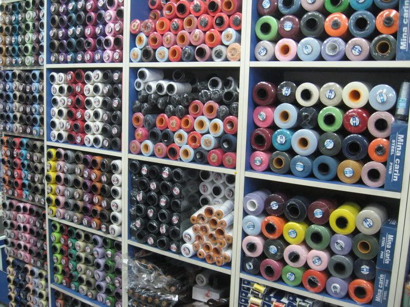 Gül-Poly 100ü aşkın zengin renk seçeneğiyle 4000m. gül-poly polyester dikiş ipleri