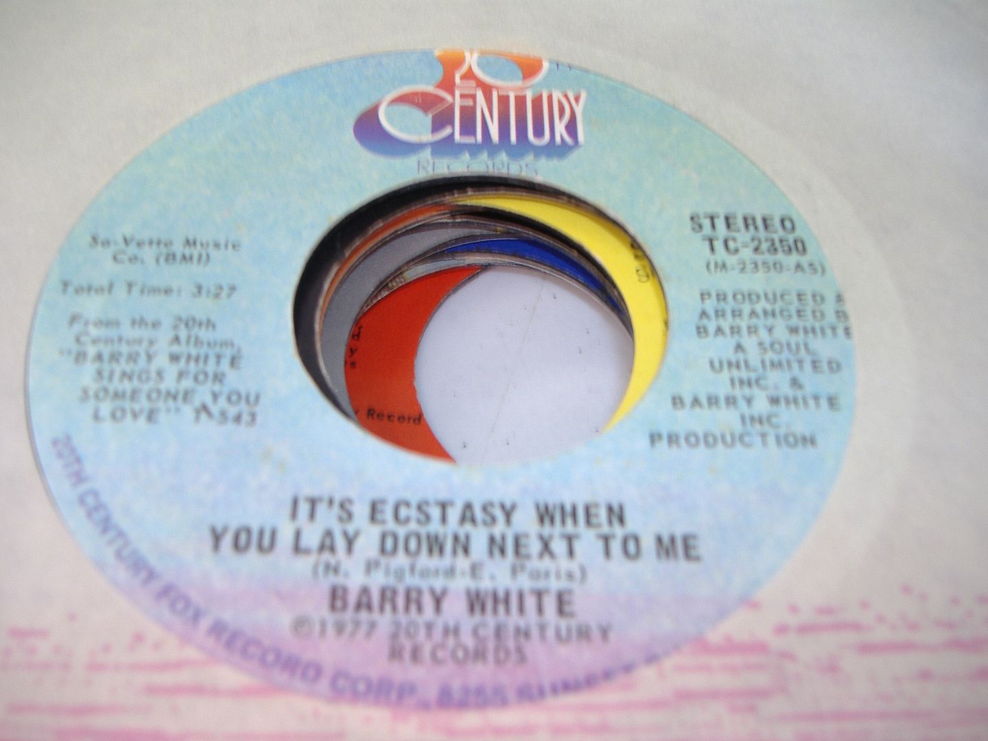It's Ecstasy When You Lay Down Next To Me (i Never Thought I'd Fall In Love With You) - BARRY WHITE