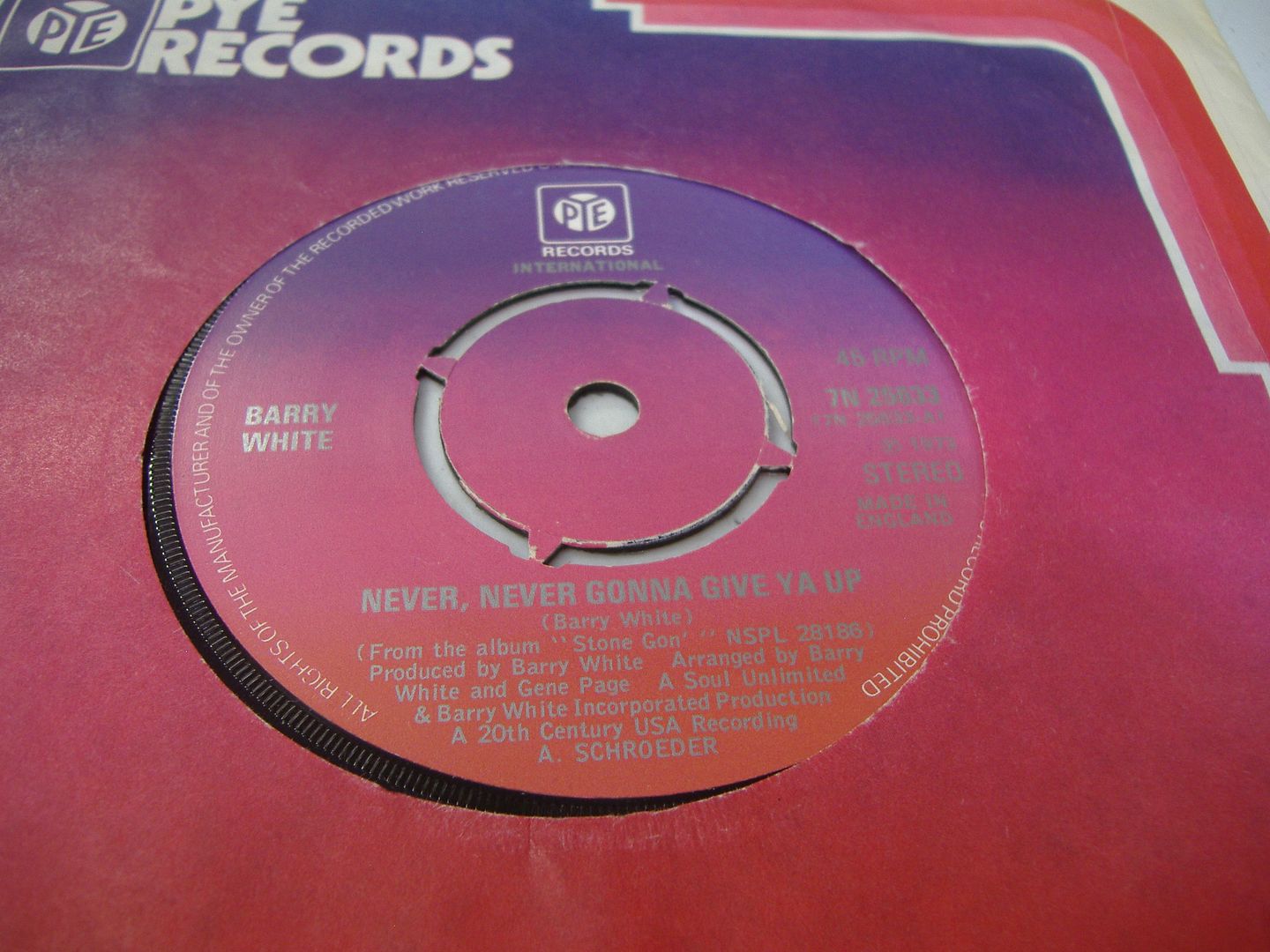 BARRY WHITE - Never,never Gonna Give Ya Up (standing In The Shadows Of Love)