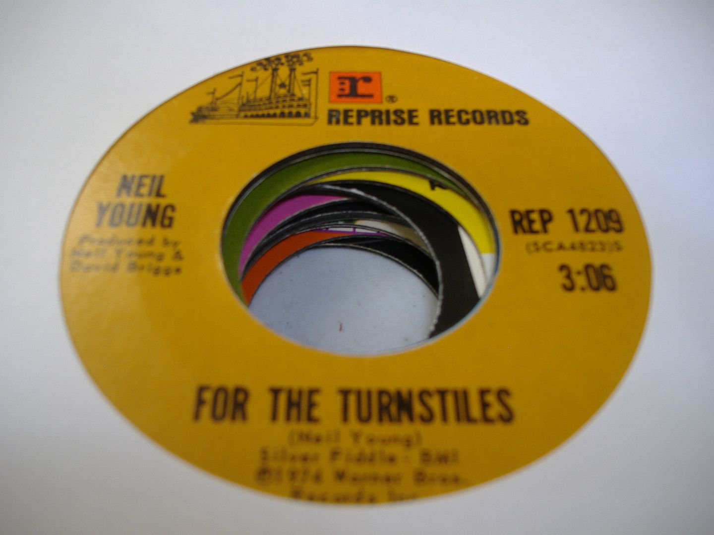 NEIL YOUNG - For The Turnstiles (walk On)