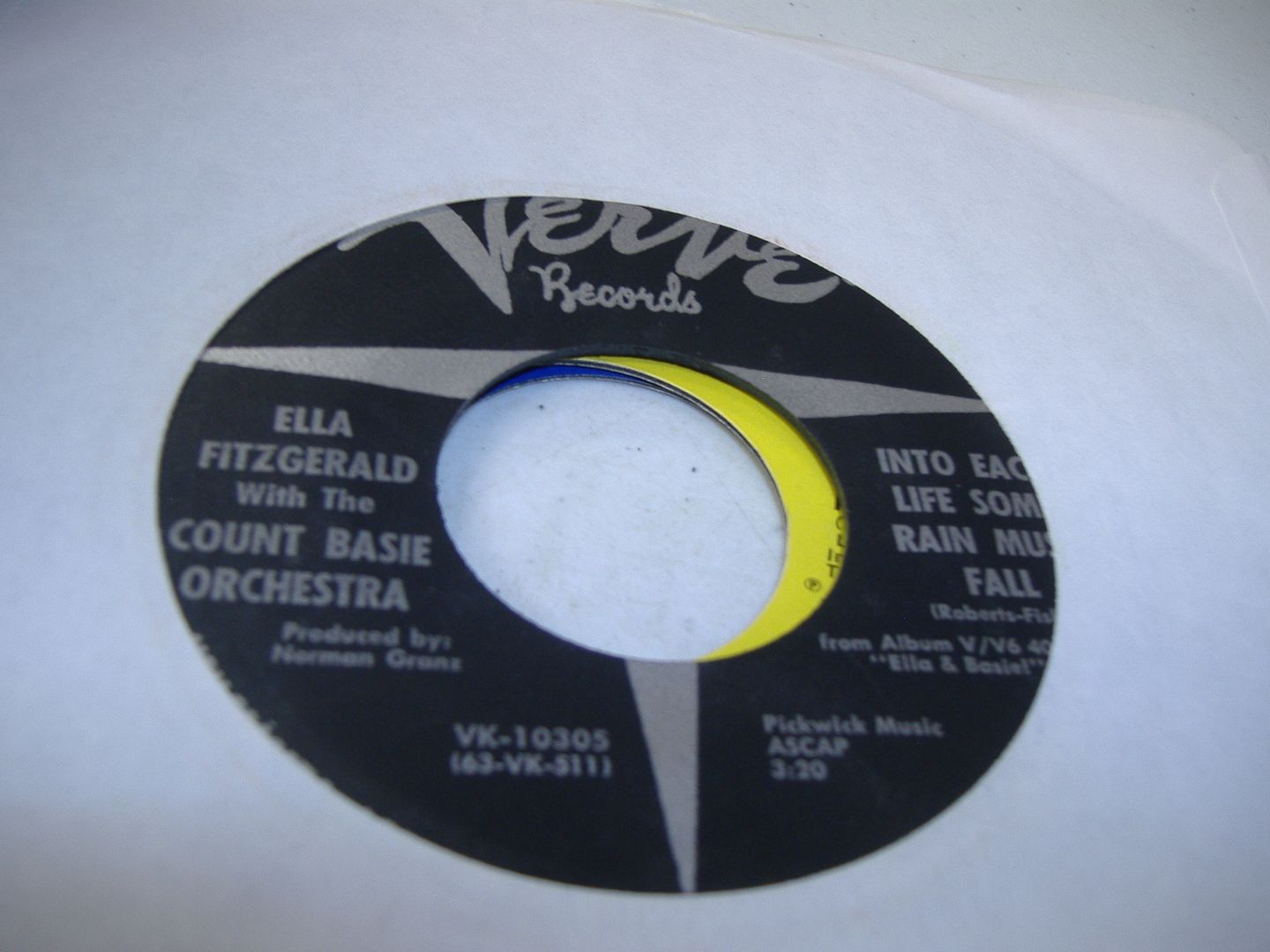 ELLA FITZGERALD WITH THE COUNT BASIE ORCHESTRA - Into Each Life Some Rain Must Fall (shiny Stockings)