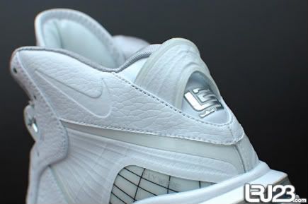 nike-air-max-lebron-viii-8-white-3.jpg picture by aggies048