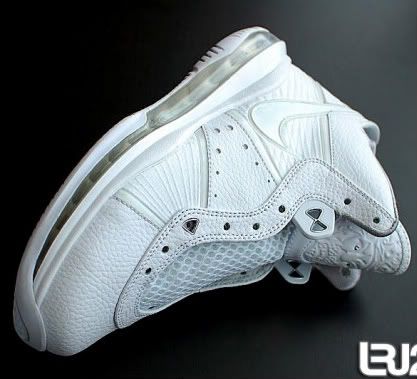 nike-air-max-lebron-viii-8-white-5.jpg picture by aggies048