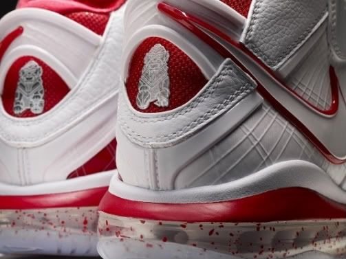 nike-air-max-lebron-viii-china-edition-3-570x427.jpg picture by aggies048