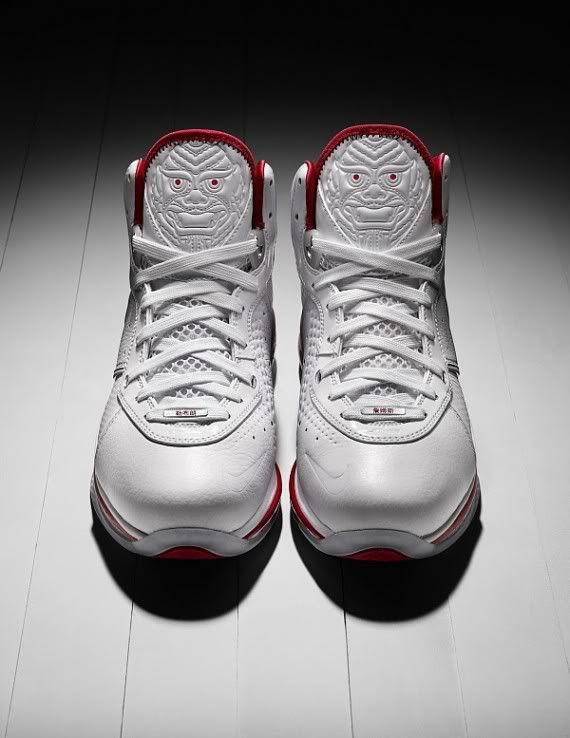 nike-air-max-lebron-viii-china-edition-7-570x738.jpg