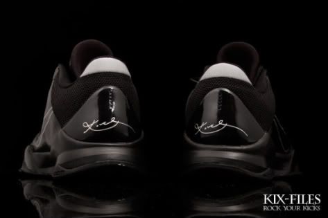 nike-zoom-kobe-v-blackout-3-570x380.jpg picture by aggies048