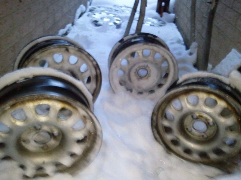 FS Corrado steelies and mk4 hubcaps no tires VW Vortex Volkswagen