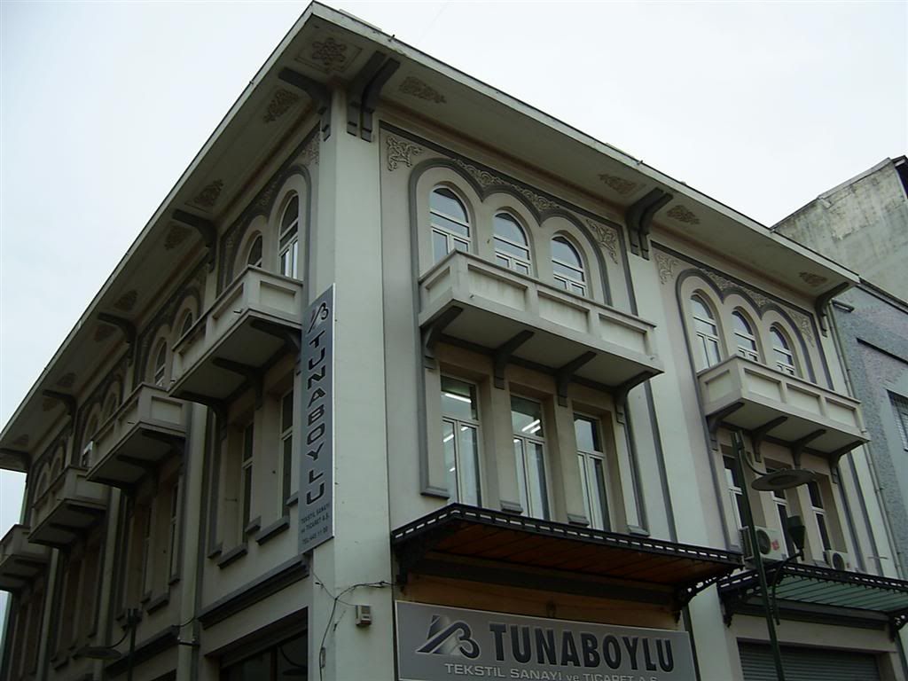 SA400143Large.jpg