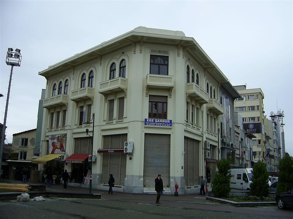 SA400147Large.jpg