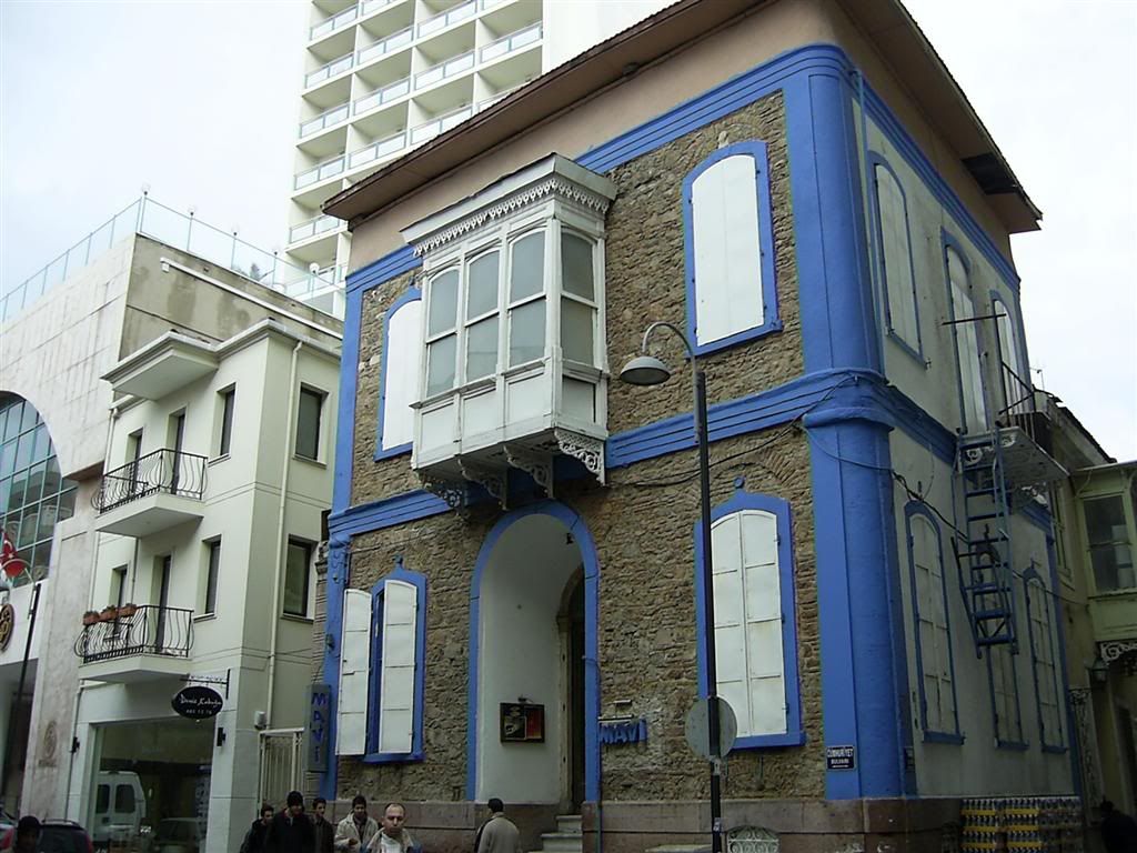 SA400183Large.jpg
