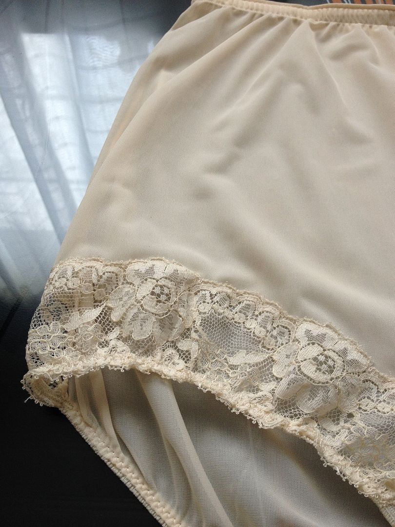 1950s Kayser Ivory Nylon And Lace Granny Panties~pillow Tab~sissy Pants 