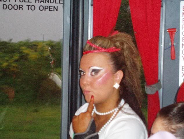 Image hotlink - 'http://i25.photobucket.com/albums/c96/emmajayne_/Meposingat5.jpg' Image hotlink - 'http://i25.photobucket.com/albums/c96/emmajayne_/Meposingat5.jpg'