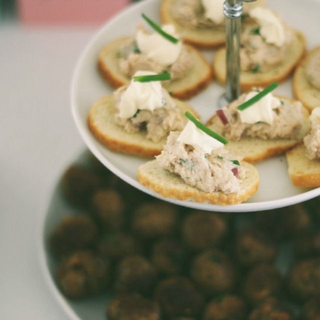Finger Food: Easy tuna topping {it's REALLY good!} - Fat Mum Slim
