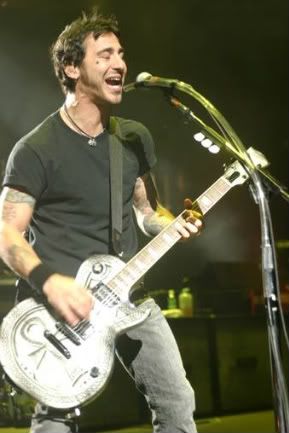 GodSmack Sully Erna playing Gibson Les Paul