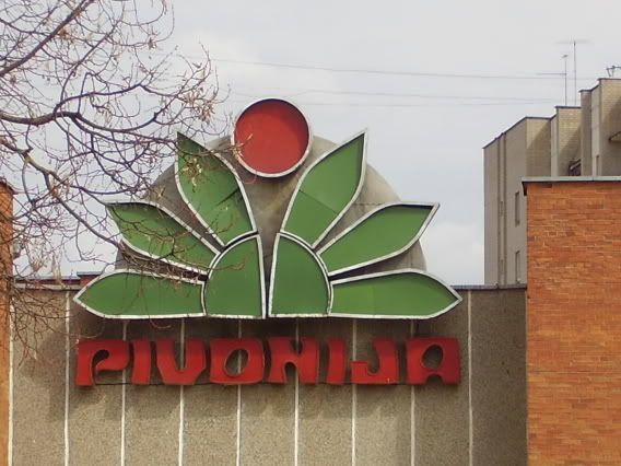 https://i25.photobucket.com/albums/c96/patisonee/Me/pyvonija.jpg