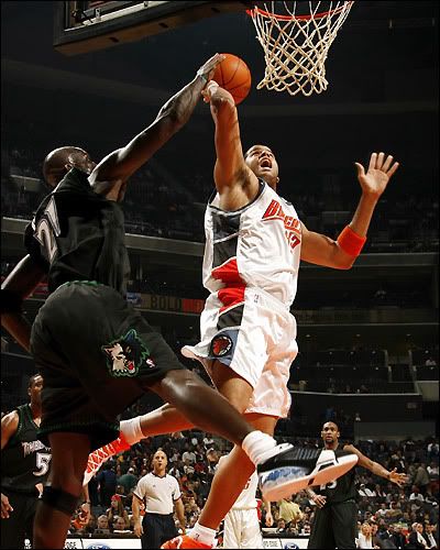Kevin Garnett wishes Sean May a Happy New Year